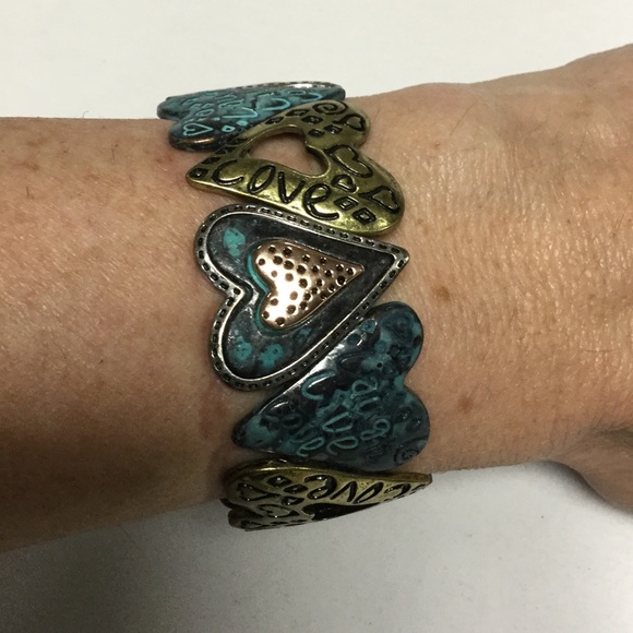 Jewelry - SOLD!!!           NWOT Heart Stretch Bracelet